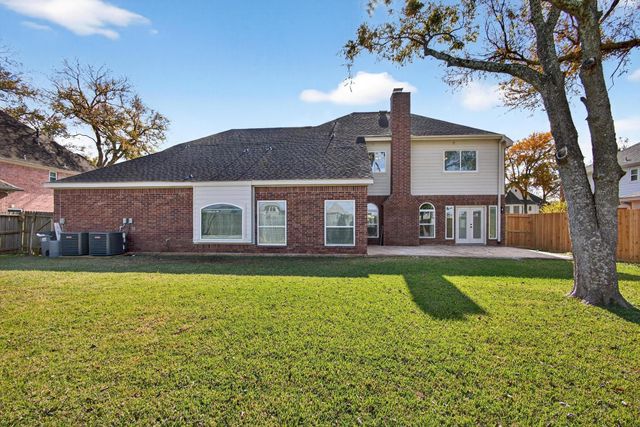 1202 Plantation Dr, Richmond, TX 77406