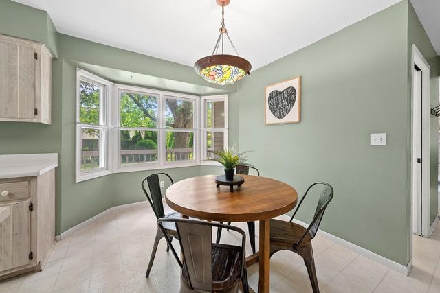 13005 W Scarborough DRIVE, New Berlin, WI 53151