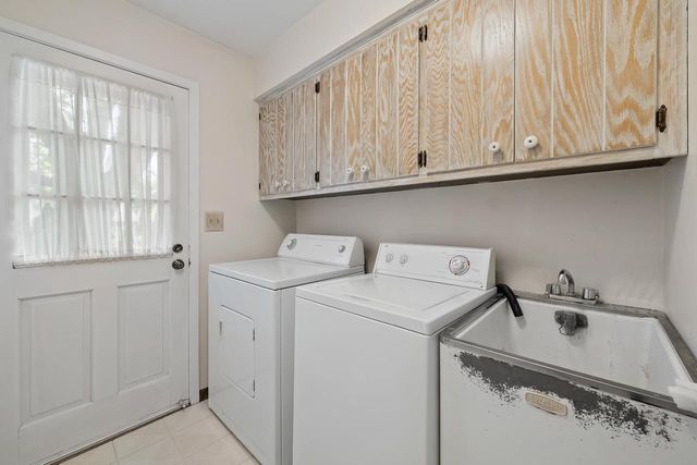 13005 W Scarborough DRIVE, New Berlin, WI 53151