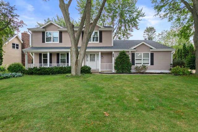 13005 W Scarborough DRIVE, New Berlin, WI 53151
