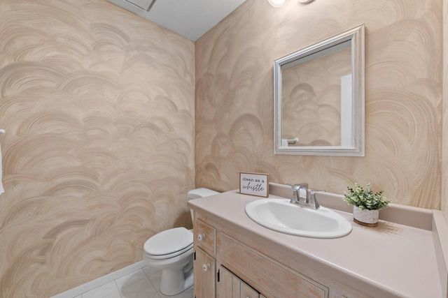 13005 W Scarborough DRIVE, New Berlin, WI 53151