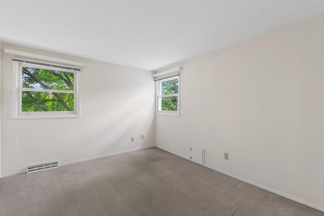 13005 W Scarborough DRIVE, New Berlin, WI 53151