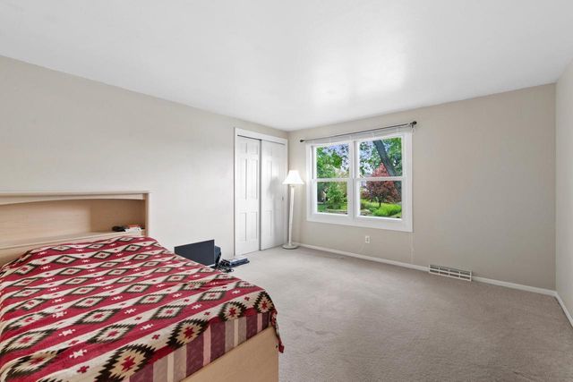 13005 W Scarborough DRIVE, New Berlin, WI 53151