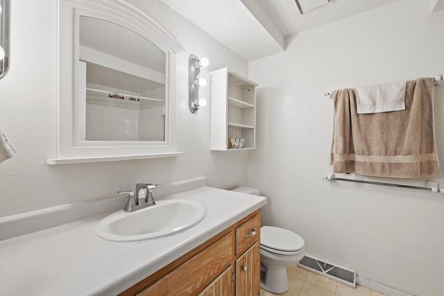 13005 W Scarborough DRIVE, New Berlin, WI 53151