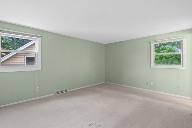 13005 W Scarborough DRIVE, New Berlin, WI 53151