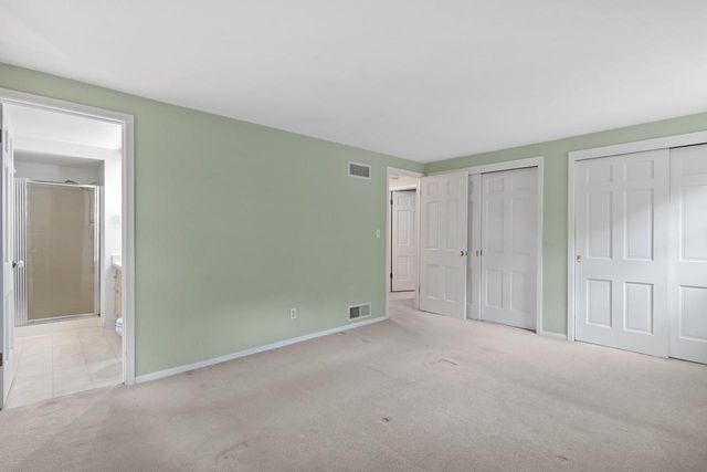 13005 W Scarborough DRIVE, New Berlin, WI 53151