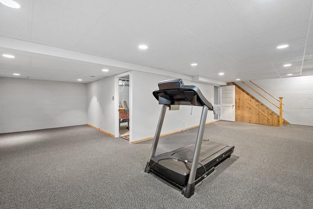 13005 W Scarborough DRIVE, New Berlin, WI 53151