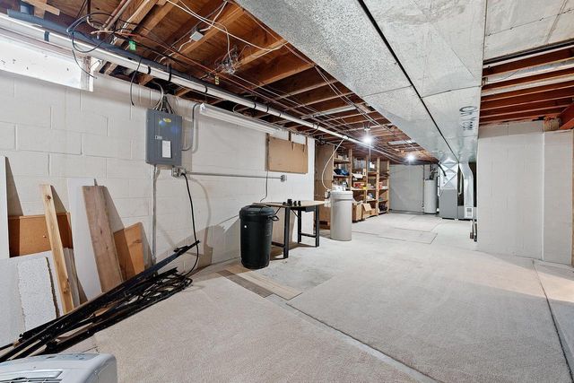 13005 W Scarborough DRIVE, New Berlin, WI 53151