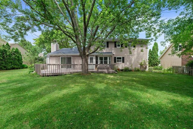13005 W Scarborough DRIVE, New Berlin, WI 53151
