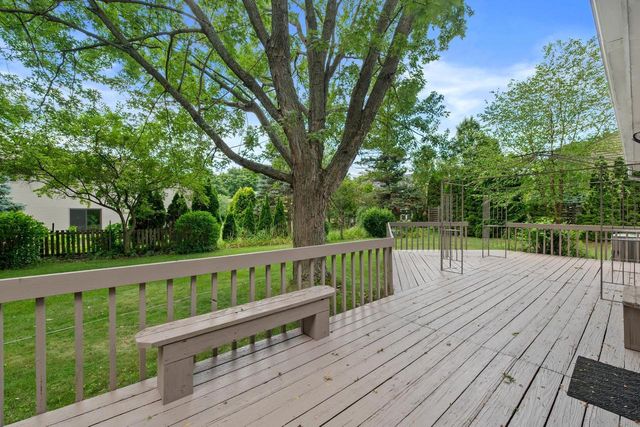 13005 W Scarborough DRIVE, New Berlin, WI 53151
