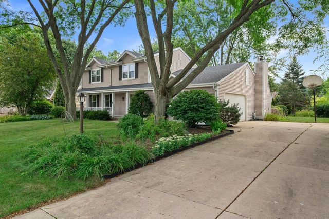13005 W Scarborough DRIVE, New Berlin, WI 53151
