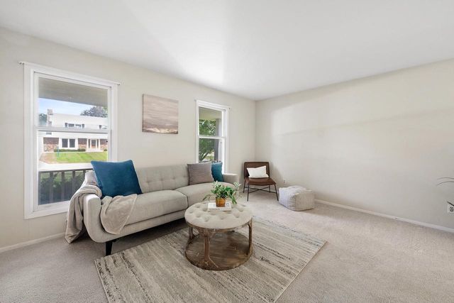 13005 W Scarborough DRIVE, New Berlin, WI 53151