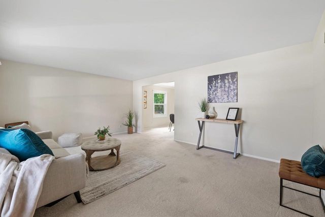 13005 W Scarborough DRIVE, New Berlin, WI 53151