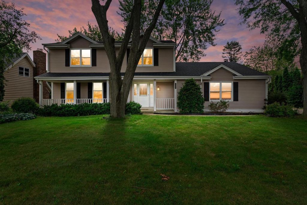 13005 W Scarborough DRIVE, New Berlin, WI 53151