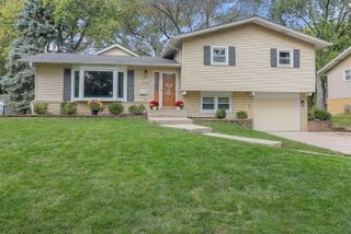 6766 Valley View Drive, Downers Grove, IL 60516