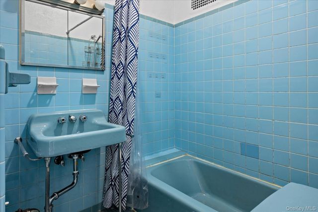 57-43 64th Street, Maspeth, NY 11378