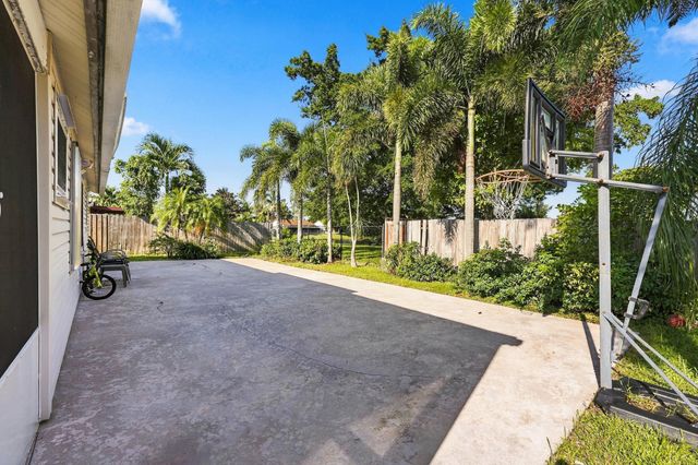 5215 W Canal Circle, Lake Worth, FL 33467