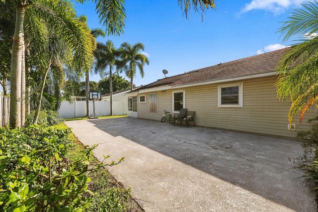 5215 W Canal Circle, Lake Worth, FL 33467