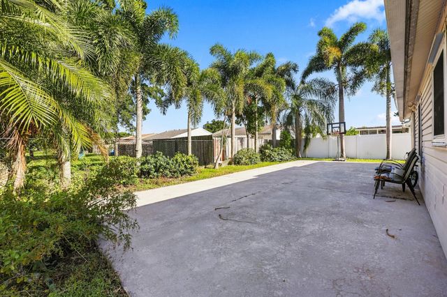 5215 W Canal Circle, Lake Worth, FL 33467