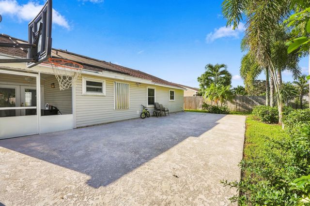 5215 W Canal Circle, Lake Worth, FL 33467