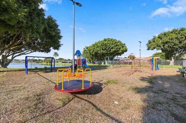 5215 W Canal Circle, Lake Worth, FL 33467