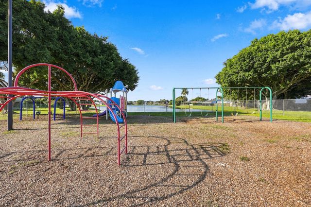 5215 W Canal Circle, Lake Worth, FL 33467