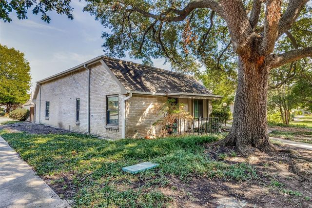 13853 Leinsper Green Street, Dallas, TX 75240