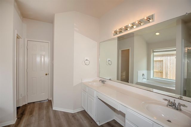 876 Schooner Cove Lane, League City, TX 77573