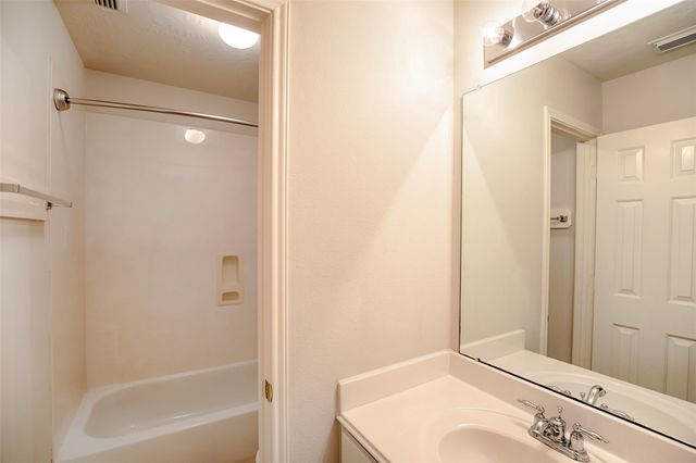 876 Schooner Cove Lane, League City, TX 77573