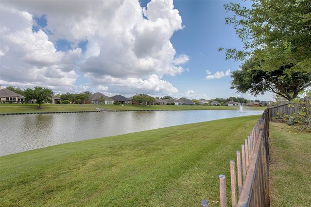 876 Schooner Cove Lane, League City, TX 77573