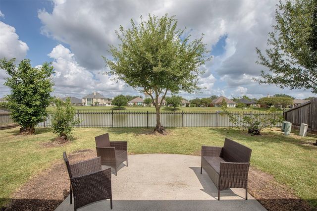 876 Schooner Cove Lane, League City, TX 77573
