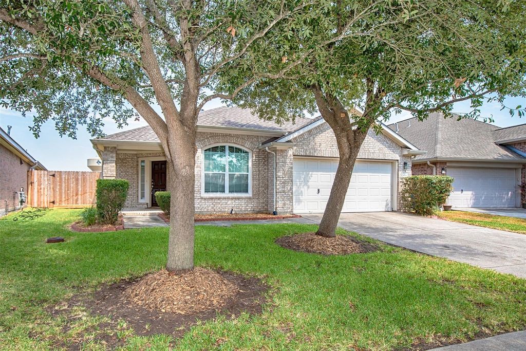 876 Schooner Cove Lane, League City, TX 77573