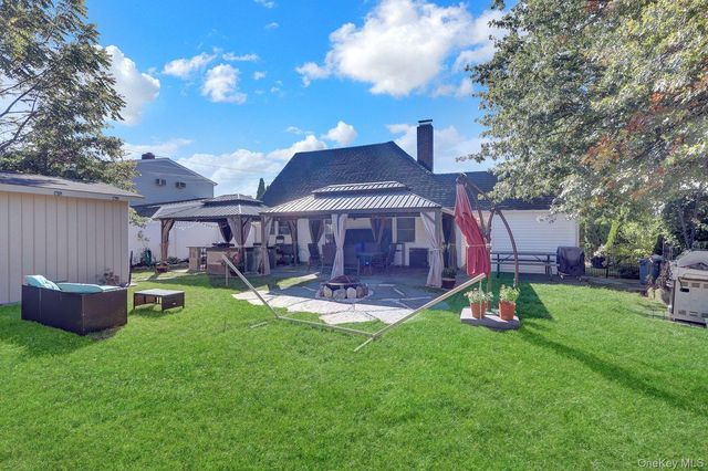 53 Spindle Road, Hicksville, NY 11801