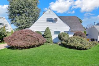 53 Spindle Road, Hicksville, NY 11801