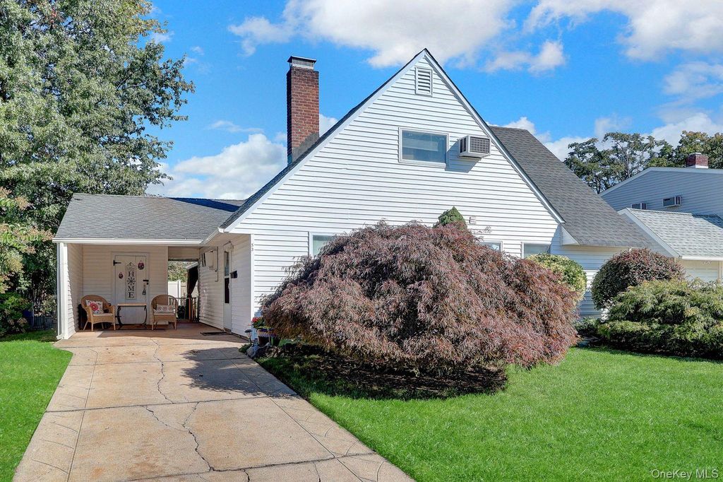 53 Spindle Road, Hicksville, NY 11801 — photo 3