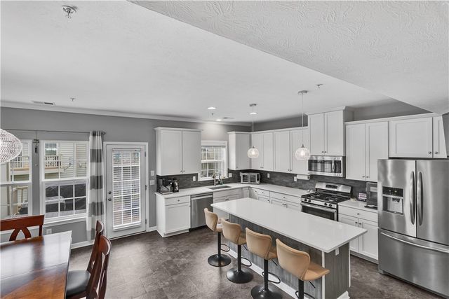 1304 Pointe View Dr, Adams Twp, PA 16046