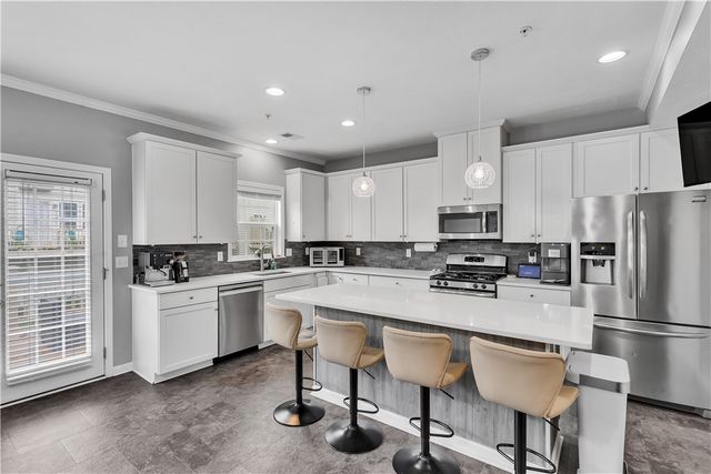 1304 Pointe View Dr, Adams Twp, PA 16046