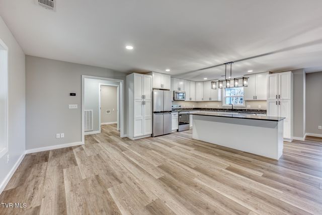 1105 Laurelwood Lane, Mountain City, TN 37683