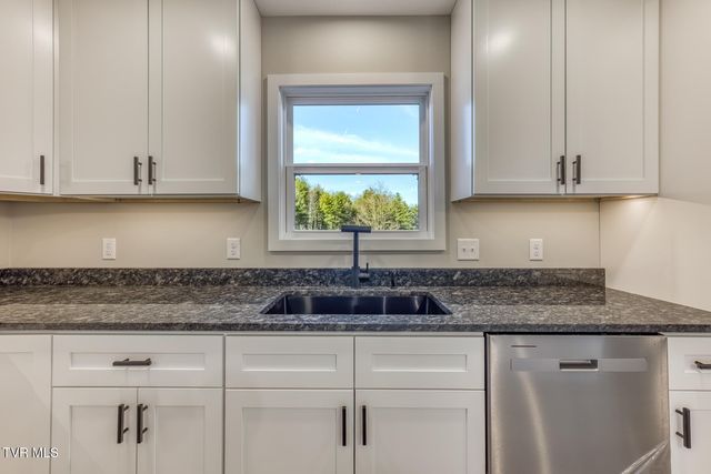 1105 Laurelwood Lane, Mountain City, TN 37683