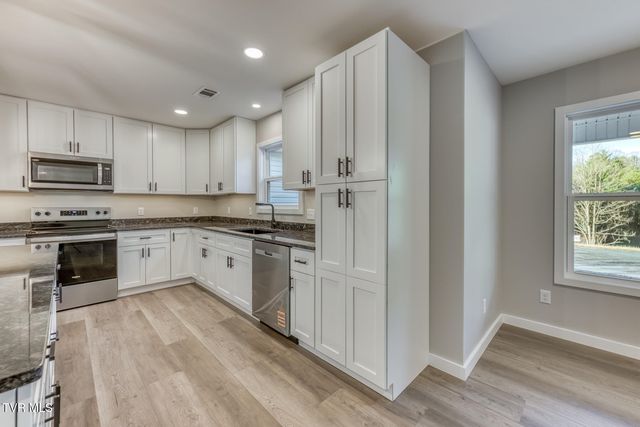 1105 Laurelwood Lane, Mountain City, TN 37683