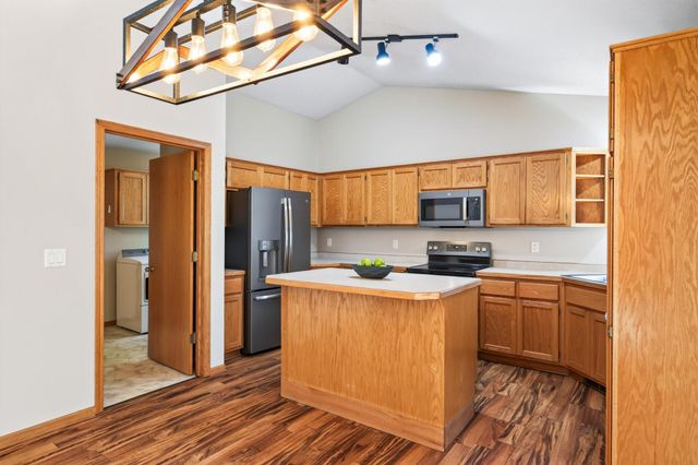 600 142nd Avenue NW, Andover, MN 55304