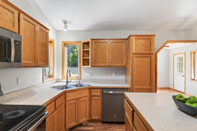 600 142nd Avenue NW, Andover, MN 55304