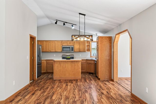 600 142nd Avenue NW, Andover, MN 55304