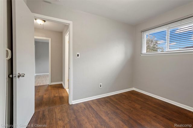 25616 W 10 Mile Road, Southfield, MI 48033