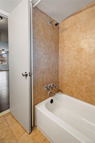 25616 W 10 Mile Road, Southfield, MI 48033