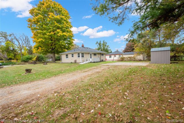 25616 W 10 Mile Road, Southfield, MI 48033