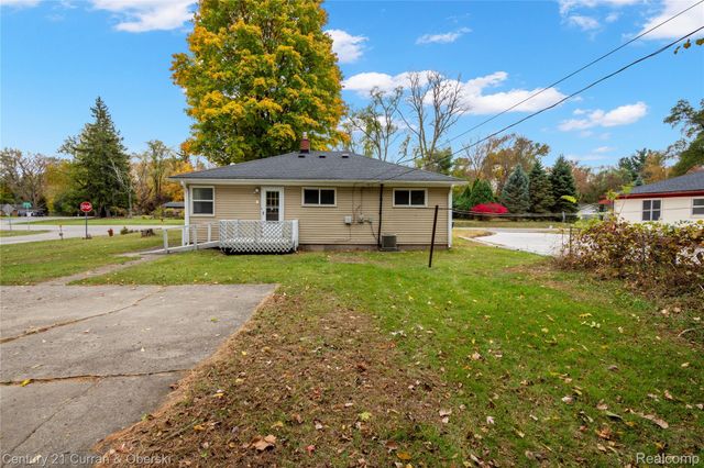 25616 W 10 Mile Road, Southfield, MI 48033