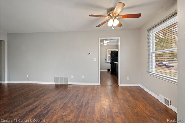 25616 W 10 Mile Road, Southfield, MI 48033