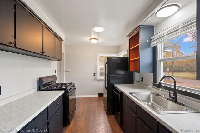 25616 W 10 Mile Road, Southfield, MI 48033