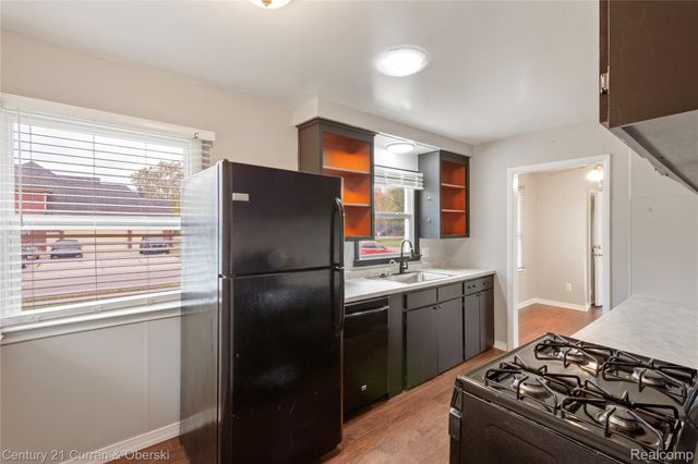 25616 W 10 Mile Road, Southfield, MI 48033